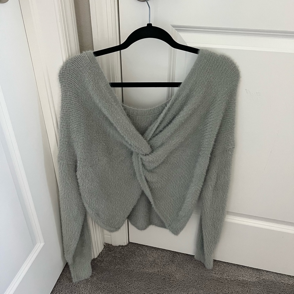 LIGHT GREEN REVERSIBLE SWEATER (FUZZY)